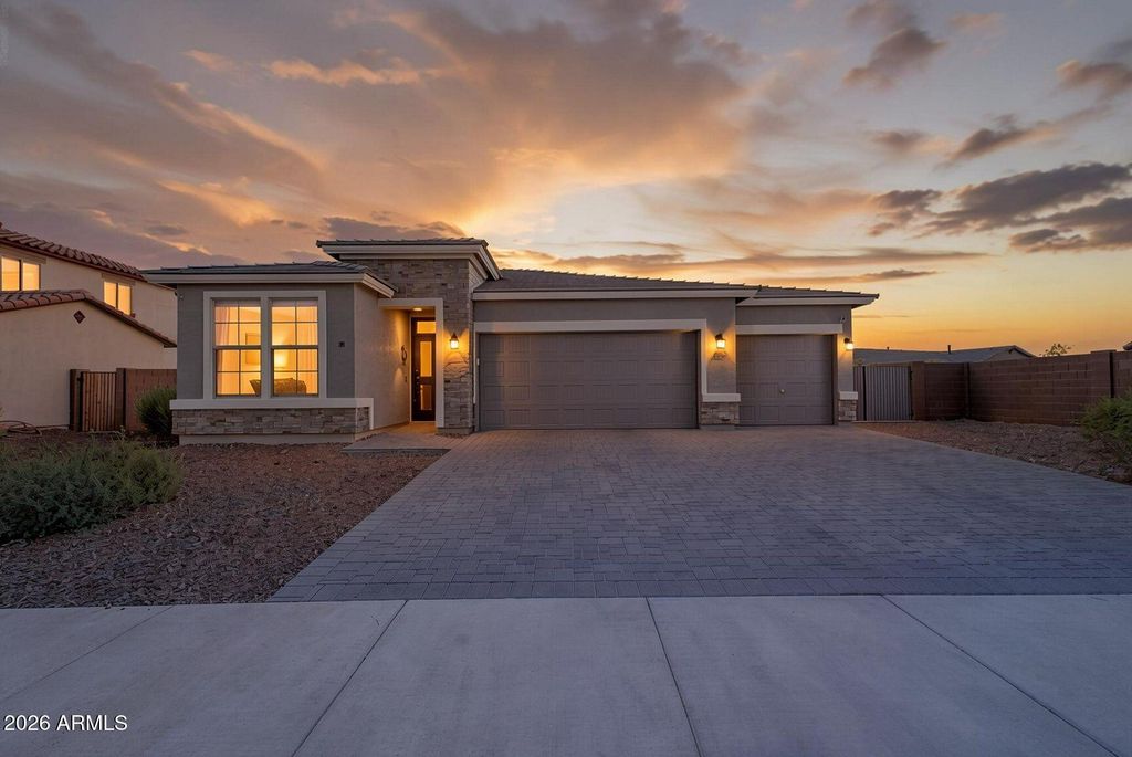 18025 W HILTON Avenue, Goodyear, AZ 85338 — exterior