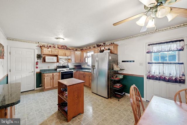225 DUKE CIR, Strasburg, VA 22657