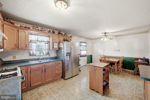 225 DUKE CIR, Strasburg, VA 22657