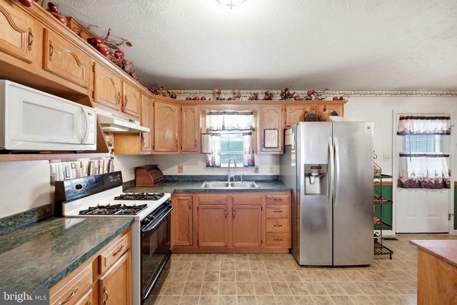 225 DUKE CIR, Strasburg, VA 22657
