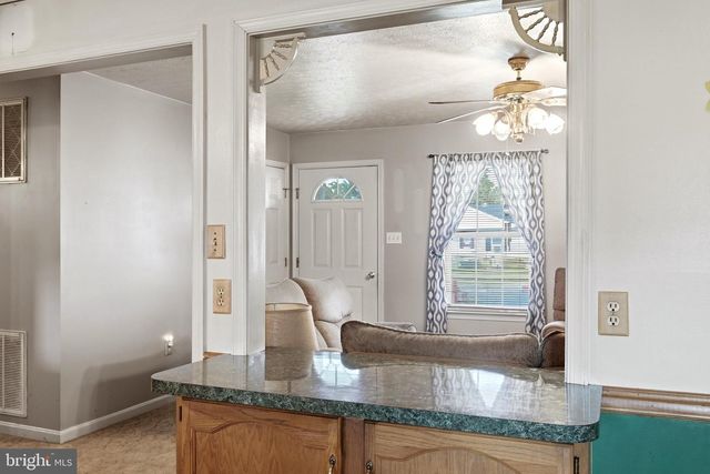 225 DUKE CIR, Strasburg, VA 22657