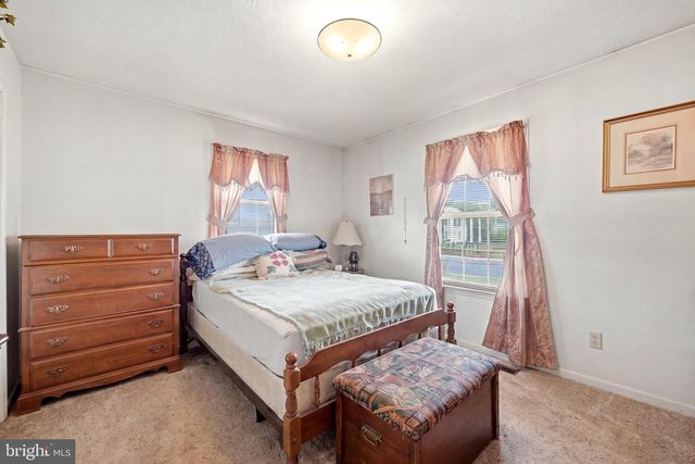 225 DUKE CIR, Strasburg, VA 22657