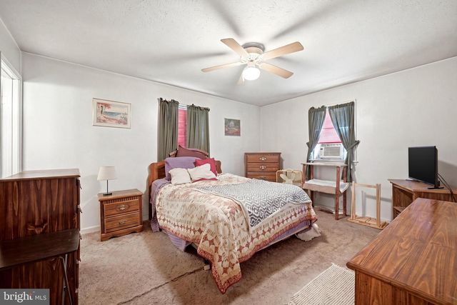 225 DUKE CIR, Strasburg, VA 22657