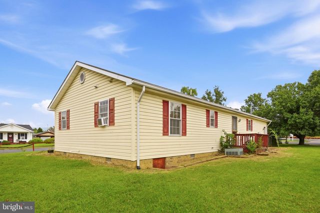 225 DUKE CIR, Strasburg, VA 22657