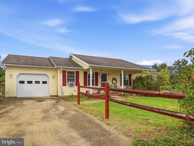 225 DUKE CIR, Strasburg, VA 22657