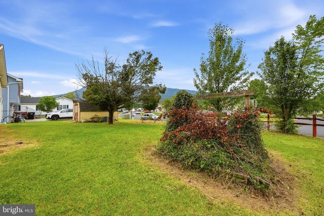225 DUKE CIR, Strasburg, VA 22657