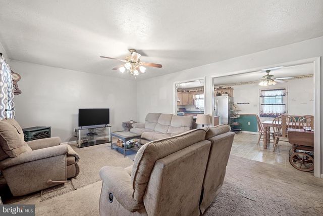 225 DUKE CIR, Strasburg, VA 22657