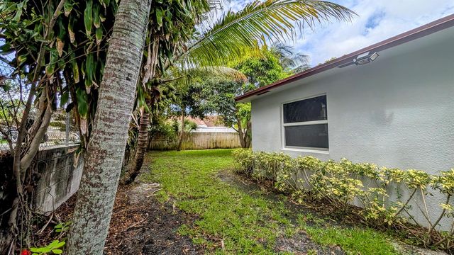 1719 15th Avenue N, Lake Worth Beach, FL 33460