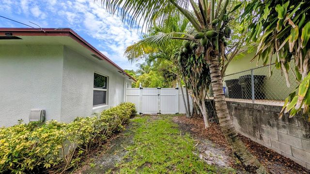 1719 15th Avenue N, Lake Worth Beach, FL 33460