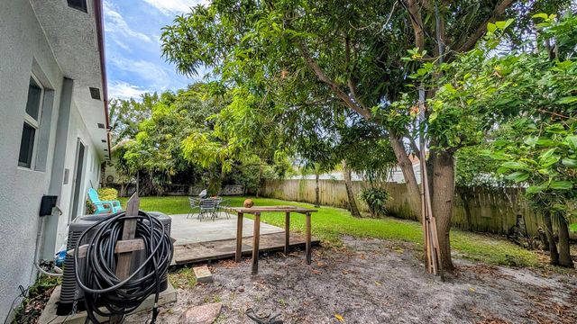 1719 15th Avenue N, Lake Worth Beach, FL 33460