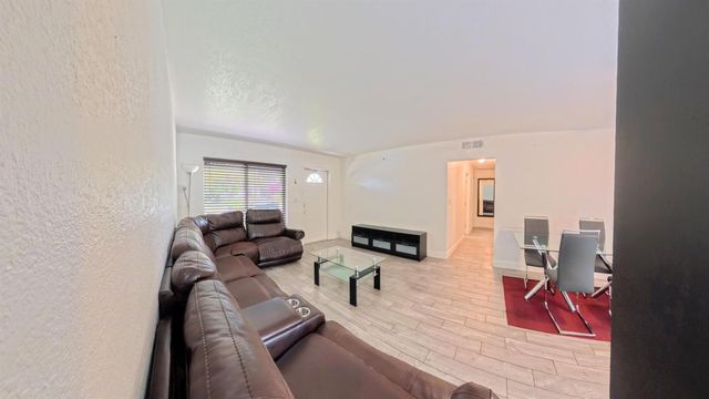 1719 15th Avenue N, Lake Worth Beach, FL 33460