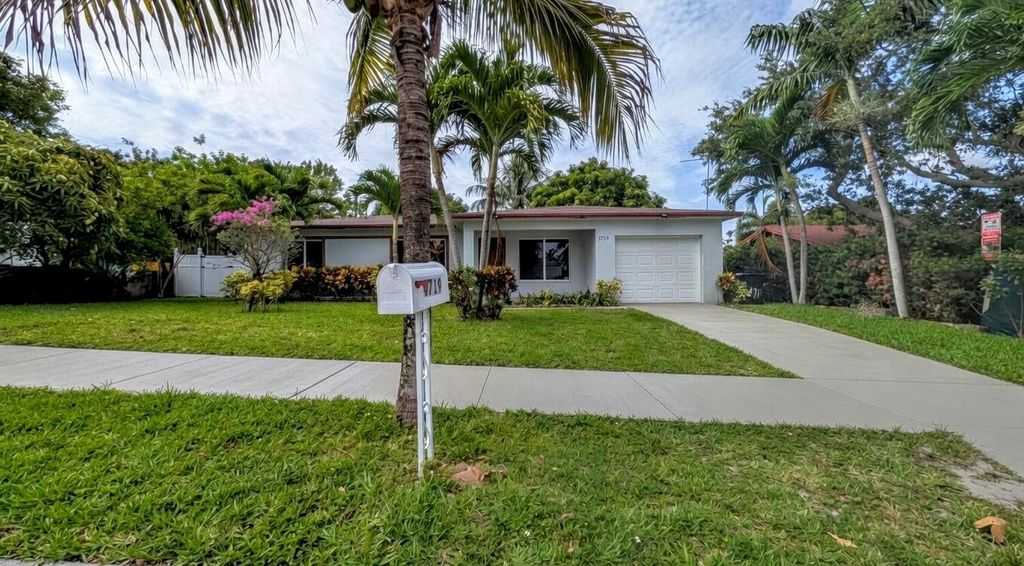 1719 15th Avenue N, Lake Worth Beach, FL 33460