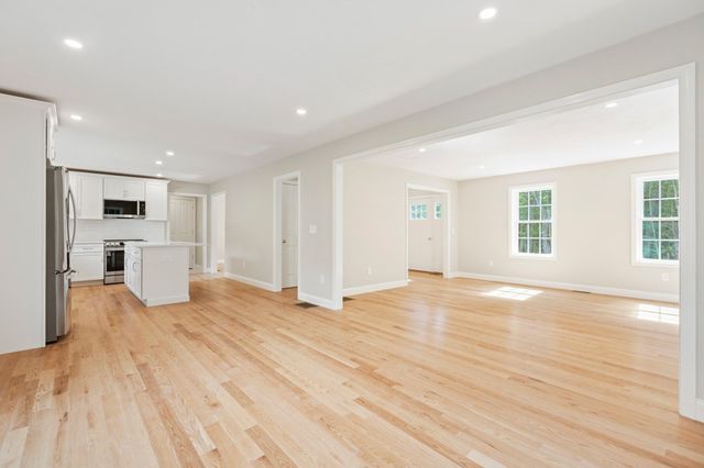 43 Martin Rd, Douglas, MA 01516