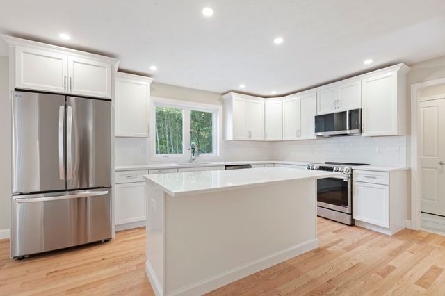 43 Martin Rd, Douglas, MA 01516
