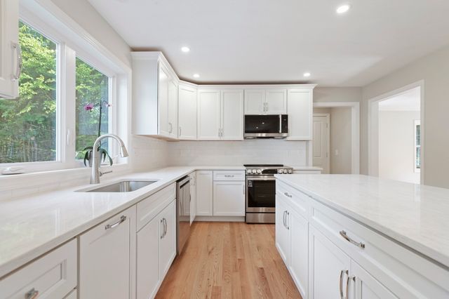 43 Martin Rd, Douglas, MA 01516