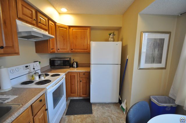 2923 SW Foxcroft 3 CT, Topeka, KS 66614