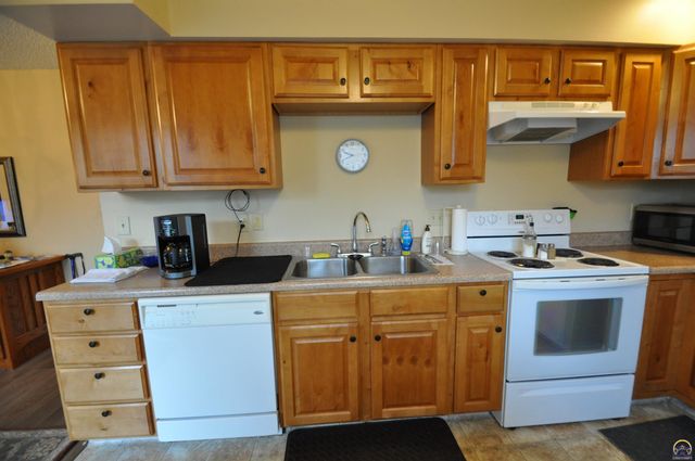 2923 SW Foxcroft 3 CT, Topeka, KS 66614