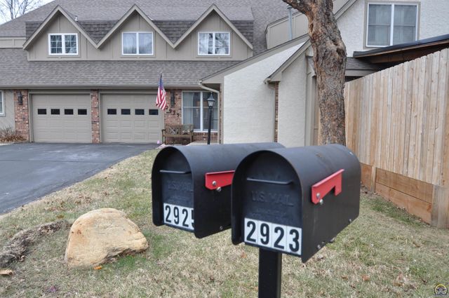 2923 SW Foxcroft 3 CT, Topeka, KS 66614
