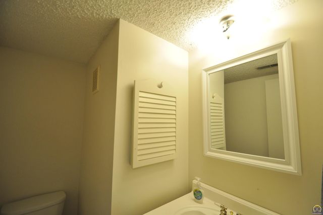 2923 SW Foxcroft 3 CT, Topeka, KS 66614