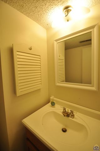 2923 SW Foxcroft 3 CT, Topeka, KS 66614