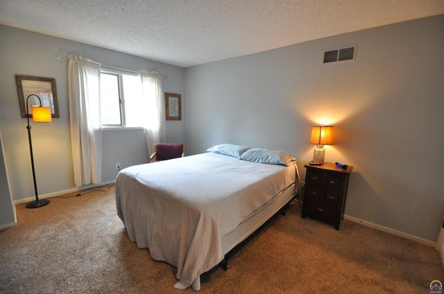 2923 SW Foxcroft 3 CT, Topeka, KS 66614