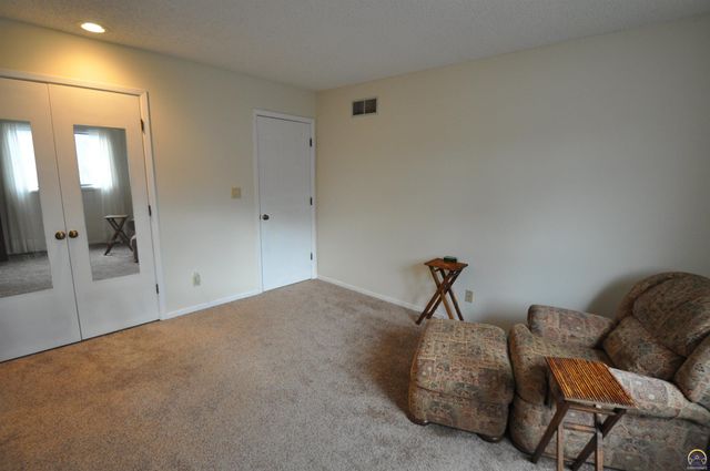 2923 SW Foxcroft 3 CT, Topeka, KS 66614