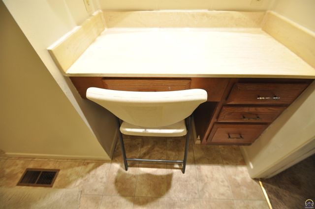 2923 SW Foxcroft 3 CT, Topeka, KS 66614