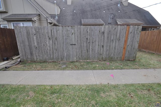 2923 SW Foxcroft 3 CT, Topeka, KS 66614