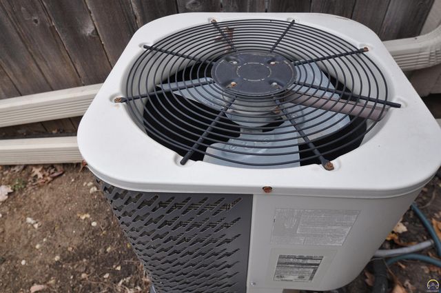 2923 SW Foxcroft 3 CT, Topeka, KS 66614