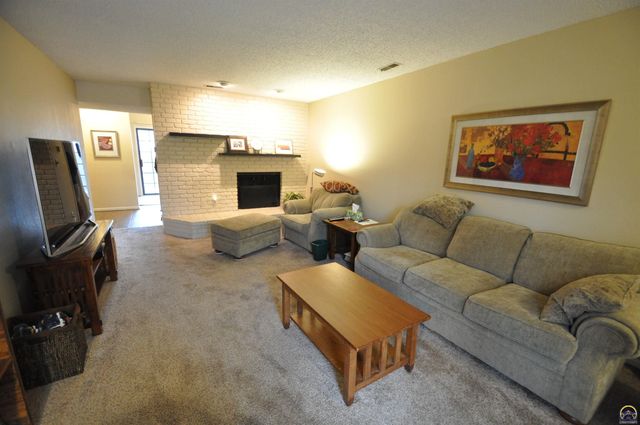 2923 SW Foxcroft 3 CT, Topeka, KS 66614