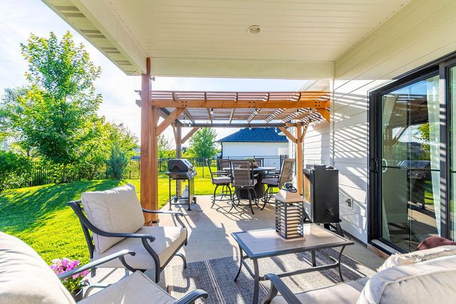 4904 LONGBOW DR, Columbia, MO 65201