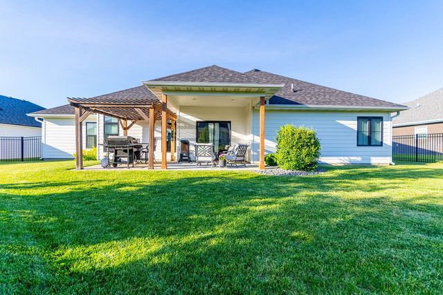 4904 LONGBOW DR, Columbia, MO 65201