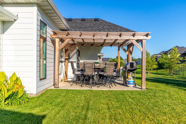 4904 LONGBOW DR, Columbia, MO 65201
