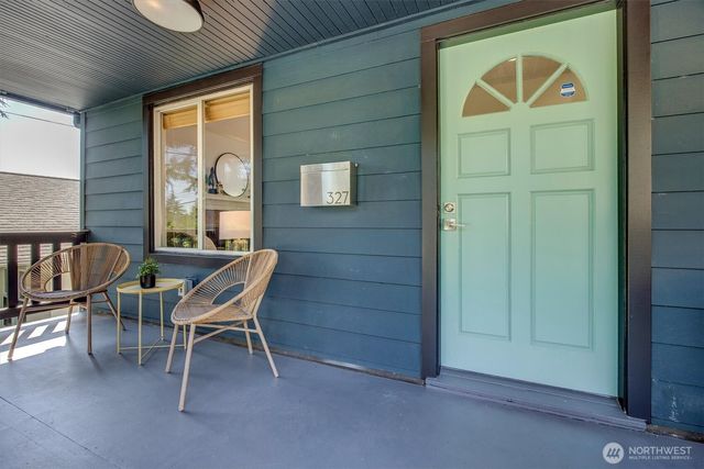 327 NE 55th Street, Seattle, WA 98105