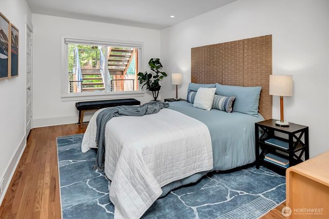 327 NE 55th Street, Seattle, WA 98105