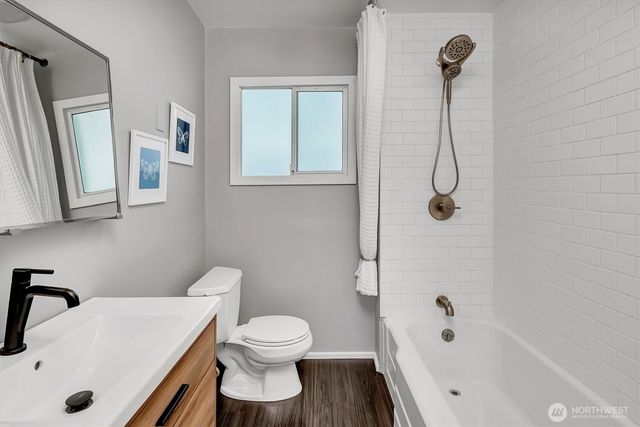 327 NE 55th Street, Seattle, WA 98105