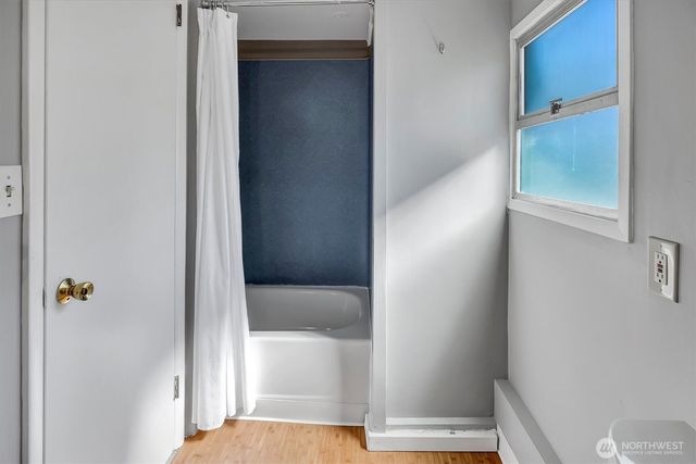 327 NE 55th Street, Seattle, WA 98105