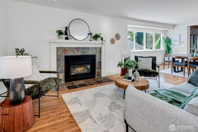 327 NE 55th Street, Seattle, WA 98105