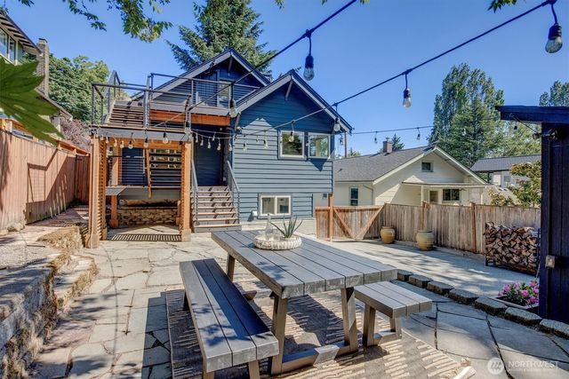 327 NE 55th Street, Seattle, WA 98105