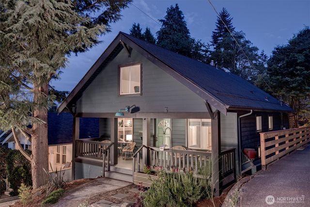 327 NE 55th Street, Seattle, WA 98105