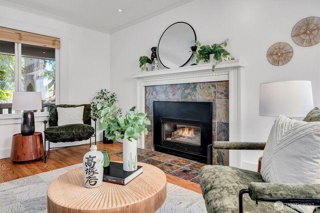 327 NE 55th Street, Seattle, WA 98105