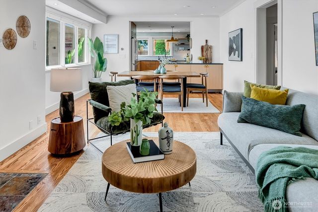 327 NE 55th Street, Seattle, WA 98105