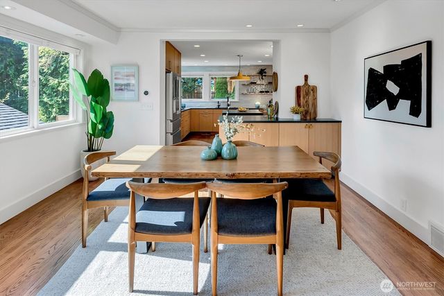 327 NE 55th Street, Seattle, WA 98105