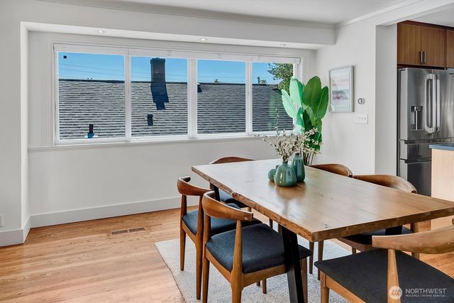 327 NE 55th Street, Seattle, WA 98105