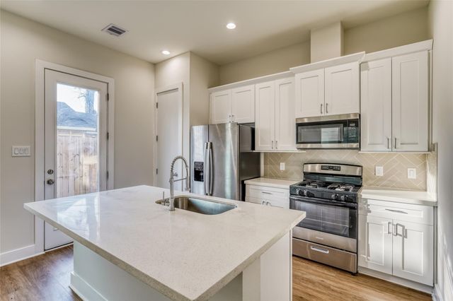 833 Dorchester Street B, Houston, TX 77022