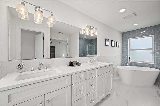 1647 SIESTA DRIVE, Sarasota, FL 34239