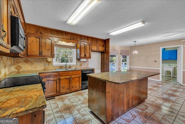 105 Julies Circle, Perry, GA 31069