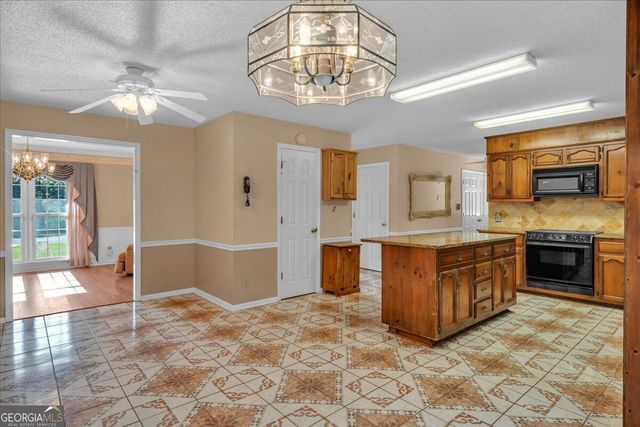 105 Julies Circle, Perry, GA 31069