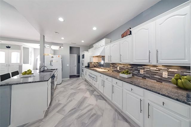 19931 SW 93RD LANE ROAD, Dunnellon, FL 34432