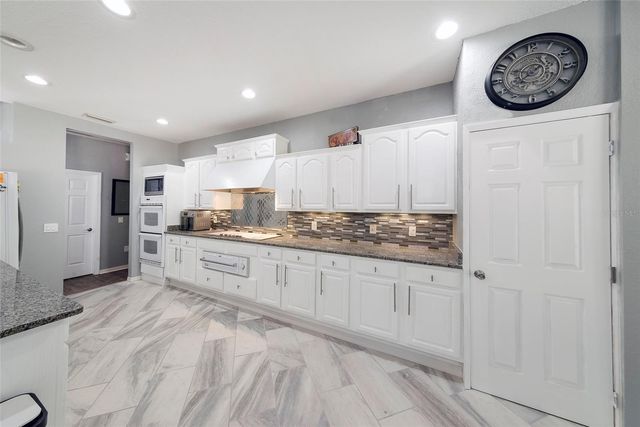 19931 SW 93RD LANE ROAD, Dunnellon, FL 34432